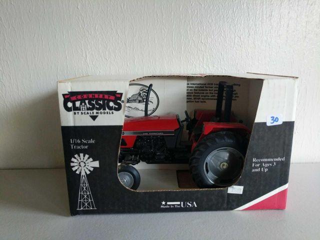 Case International 4230 tractor- 1/16 scale