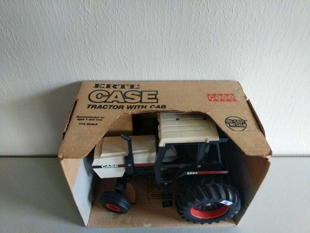 Case 2594 tractor with cab - 1/16 scale