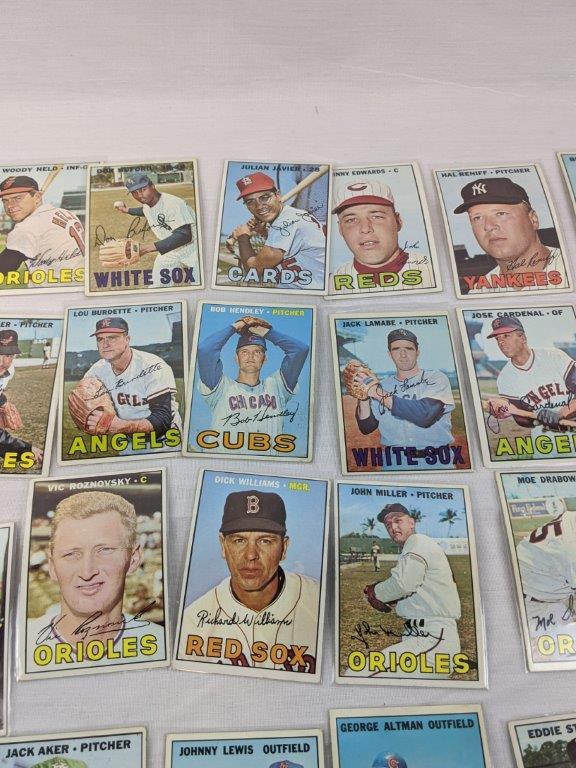 Ernie Banks, Willie Stargell plus 30 cards 1967