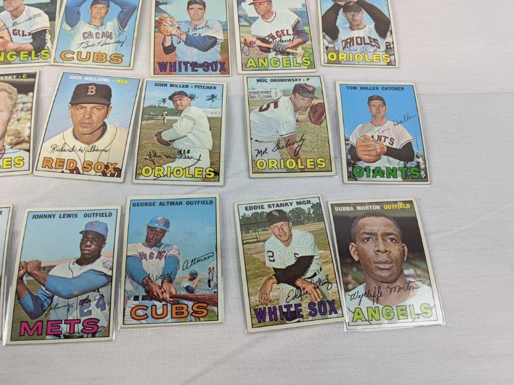 Ernie Banks, Willie Stargell plus 30 cards 1967