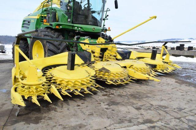 Combination: '17 JD 8700i Forage Harvester, '17 JD 770 10 row corn head, ’17 JD 649 hay head