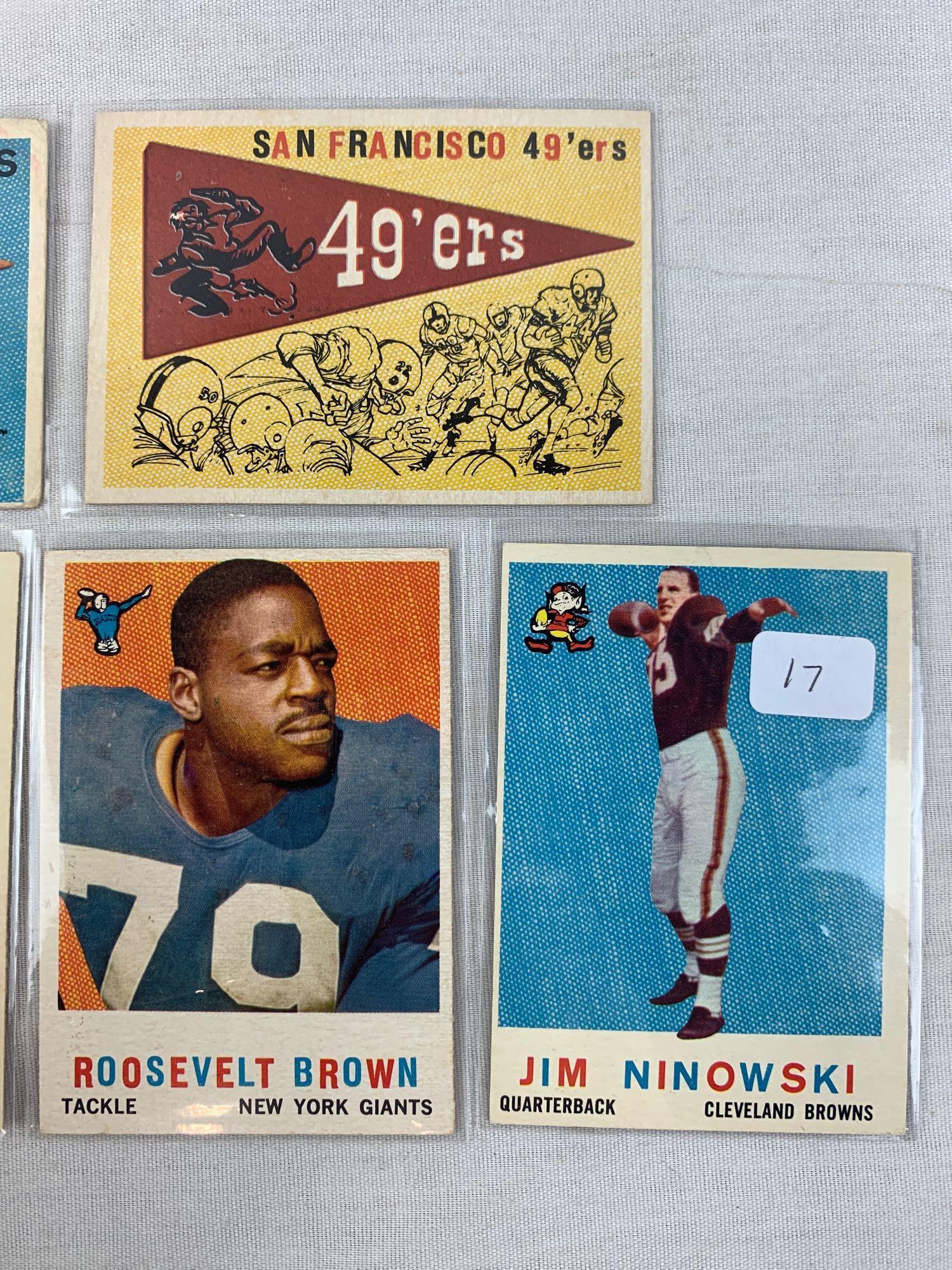 Six 1959 Topps Football Cards - Ninowski, San Fransico Team, Brown, Hunter (2), Chicago Bears Team