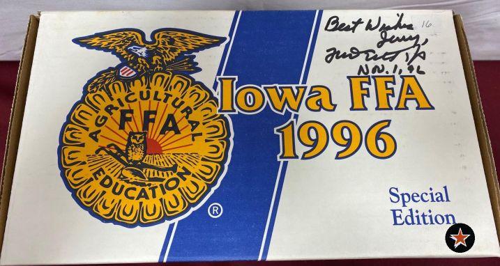 Farmall 706 Iowa FFA 1996 - 1/16 scale - signed by Ertl