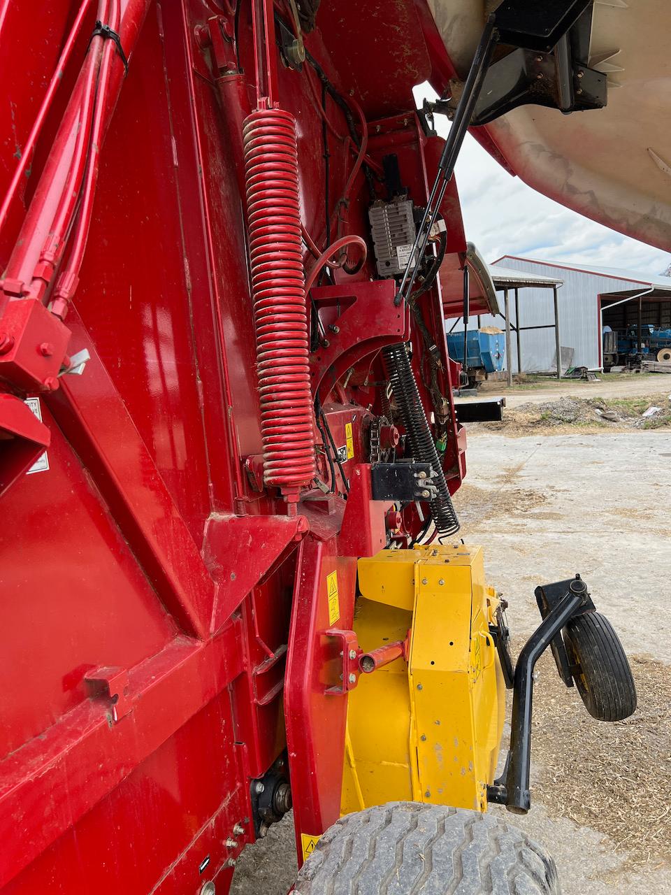 2014 New Holland 560 Round Baler