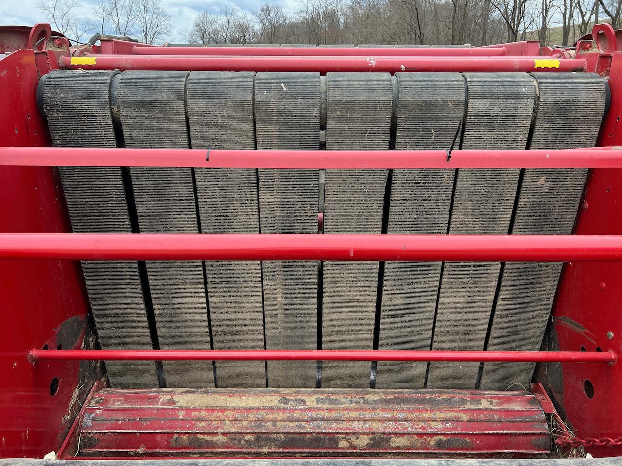 2014 New Holland 560 Round Baler