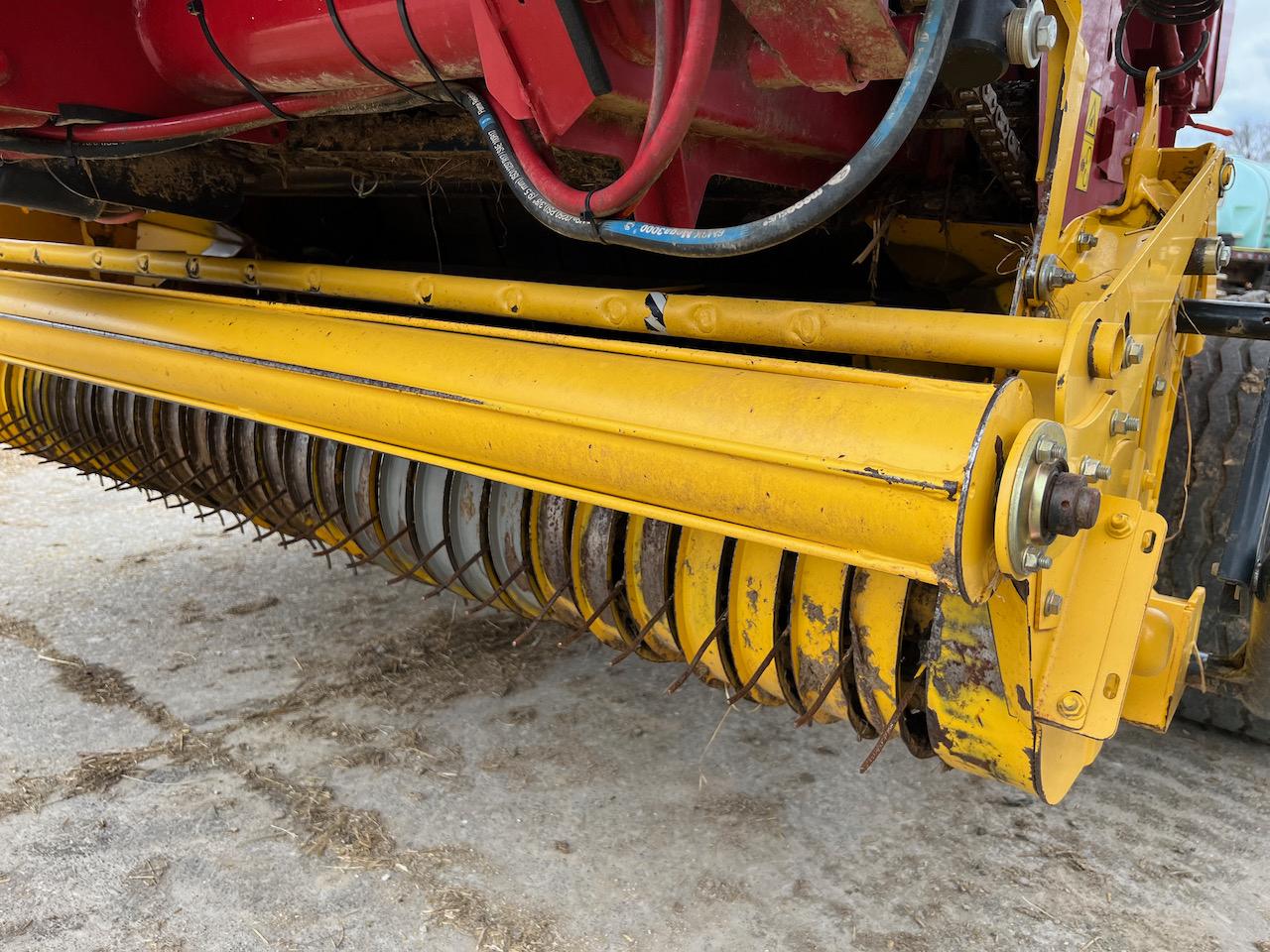 2014 New Holland 560 Round Baler