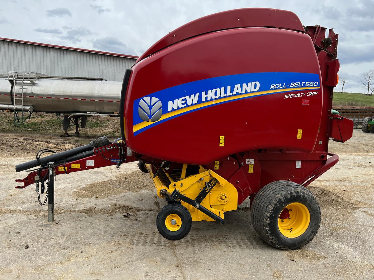 2014 New Holland 560 Round Baler