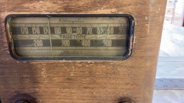 True Tone vintage Radio