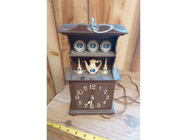 SMALL HUTCH CLOCK