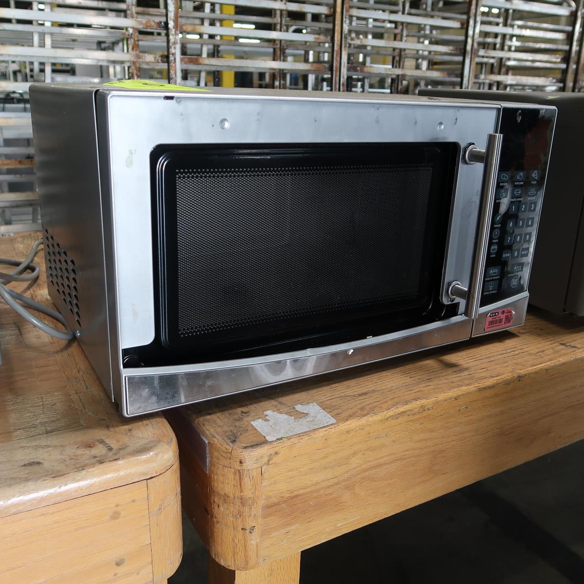 Oster microwave oven, 1000w, missing front glass
