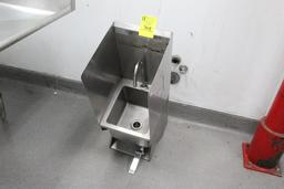Knee Operated Hand Sink. 12x15x37"