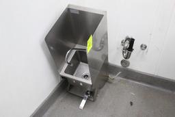 Knee Operated Hand Sink. 12x15x37"