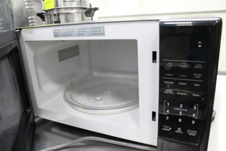 Sharp Carousel Microwave. 120 Volt