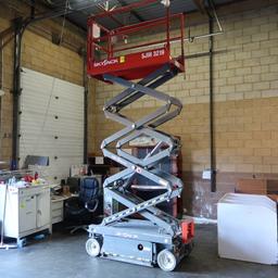 Skyjack scissor lift- works good, 19' platform height, 32"w