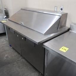 True self-contained refrigerated prep table