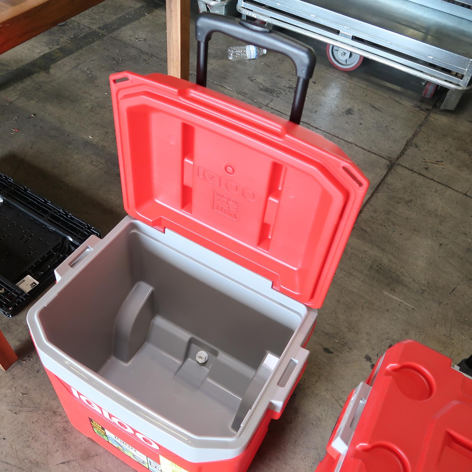 Igloo 60qt ice chest w/ wheels & handle