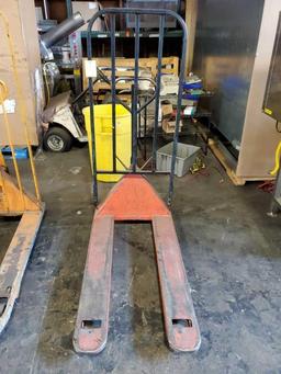 Manual pallet jack