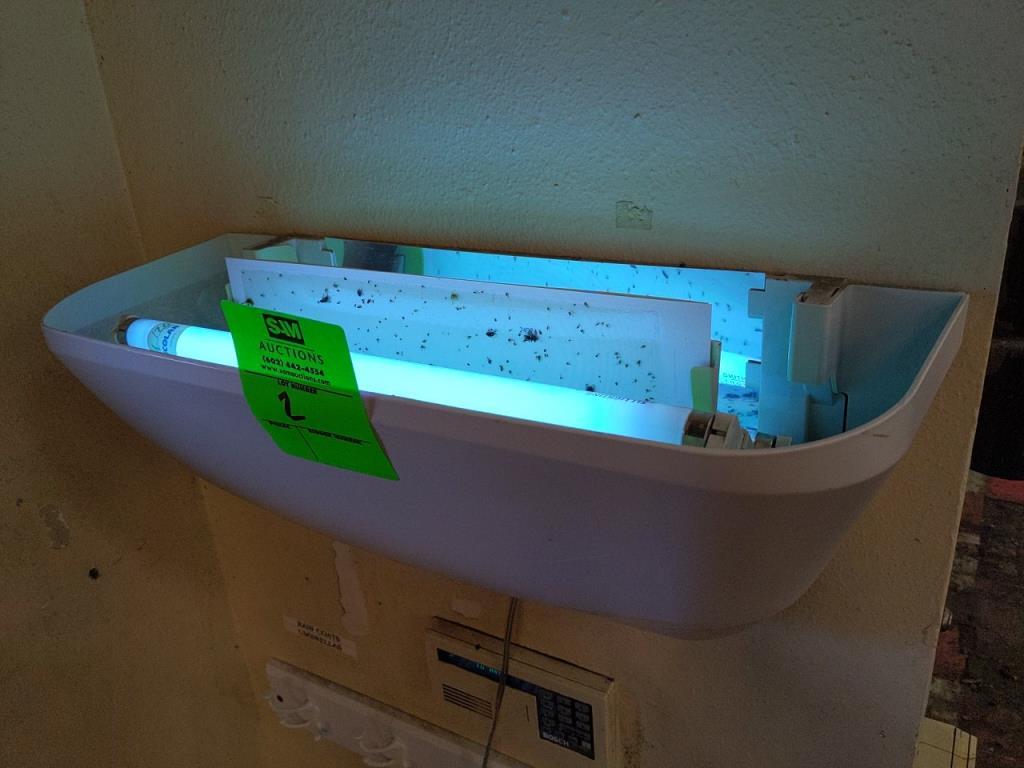 Eco Lab bug light