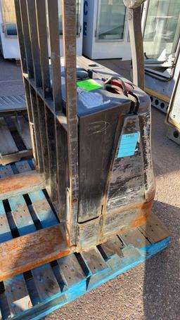 Crown electric pallet jack