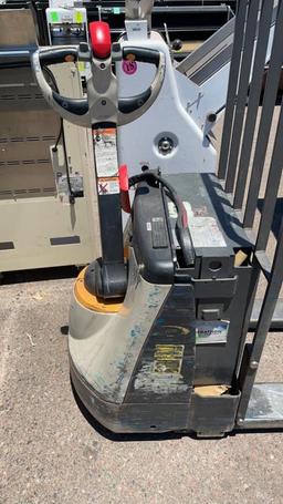 Crown electric pallet jack