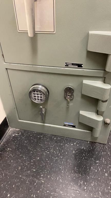 Amsec 2 Compartment Safe W/ Combination