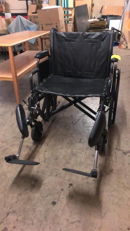 Everest & Jennings Traveler HD Wheelchair