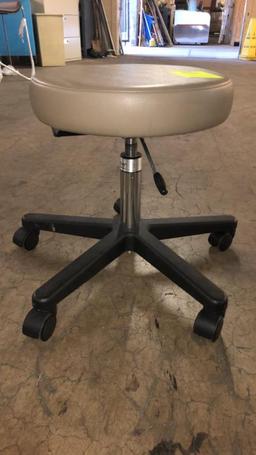 Ritter By Midmark Hydraulic Medical Exam Stool