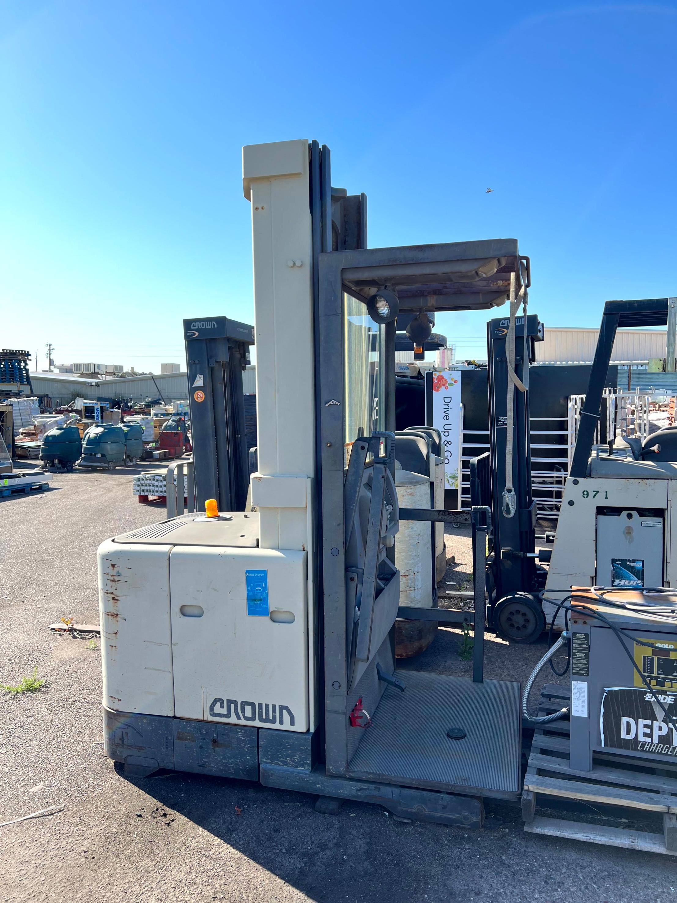 Crown Electric Upright Forklift