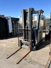 Crown RC3020-30 Upright Forklift