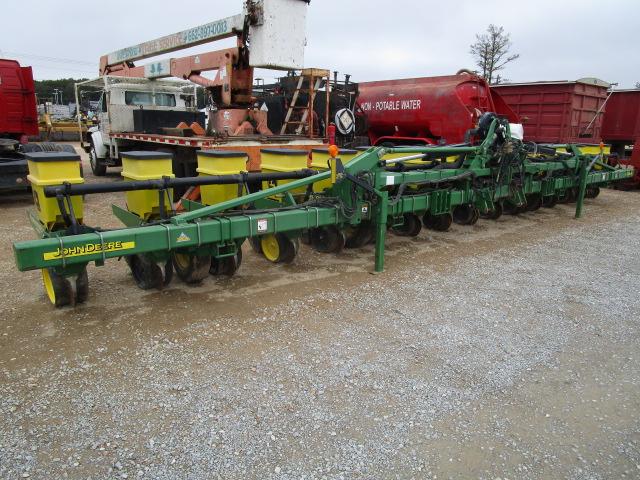 John Deere 1720 Planter