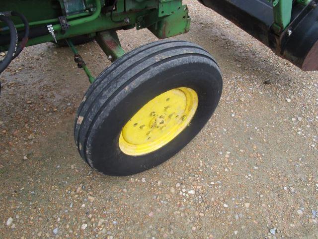 John Deere 850 Tractor