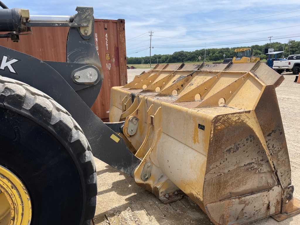 2011 John Deere 824K Wheel Loader