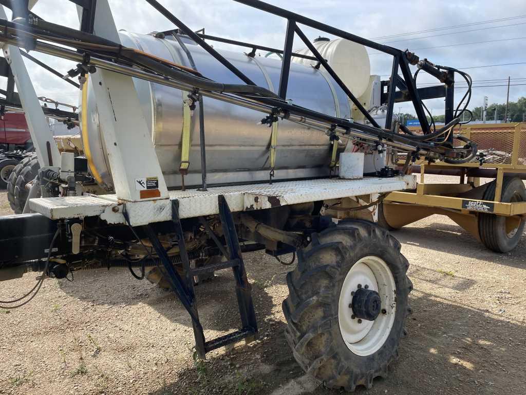 Willmar 745 Sprayer