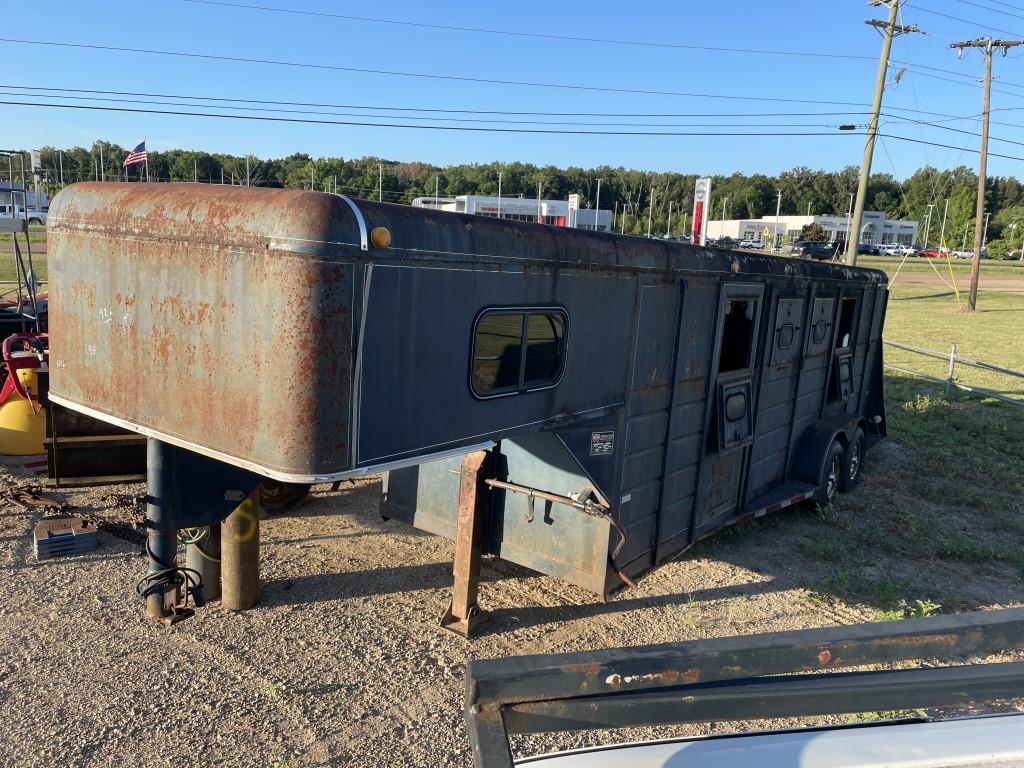 1992 W&W MFG. Livestock Gooseneck Trailer