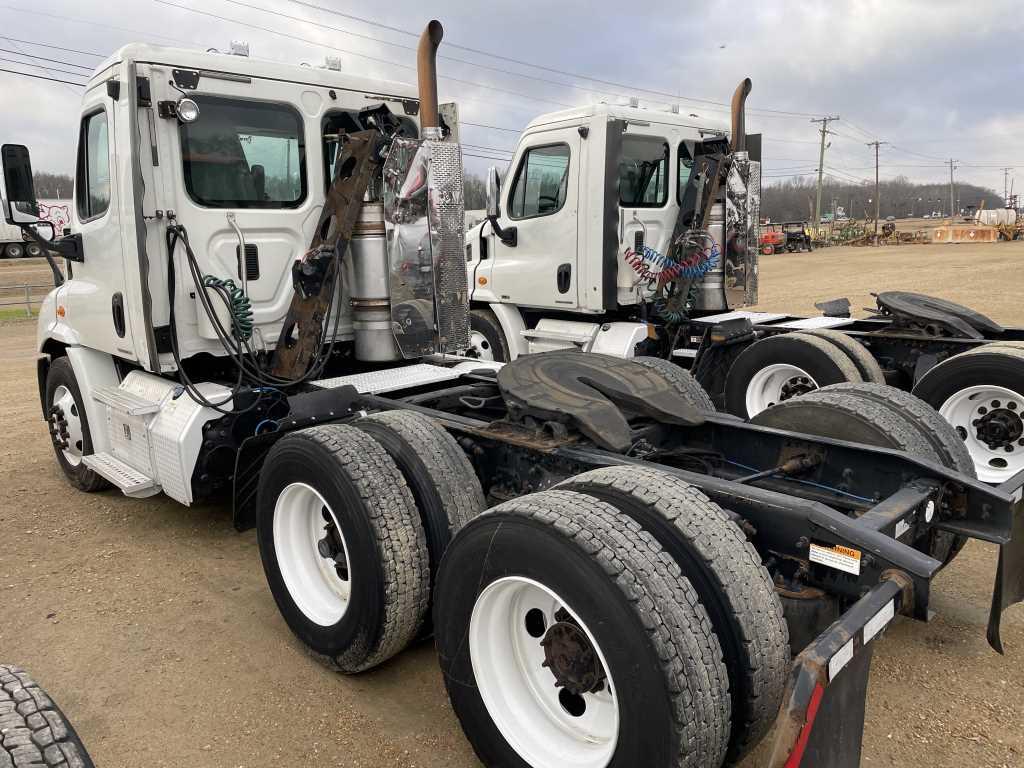 2012 Freightliner Cascadia Truck Tractor