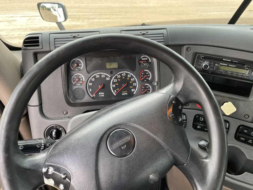 2013 Freightliner Cascadia Truck Tractor