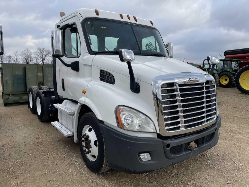 2013 Freightliner Cascadia Truck Tractor