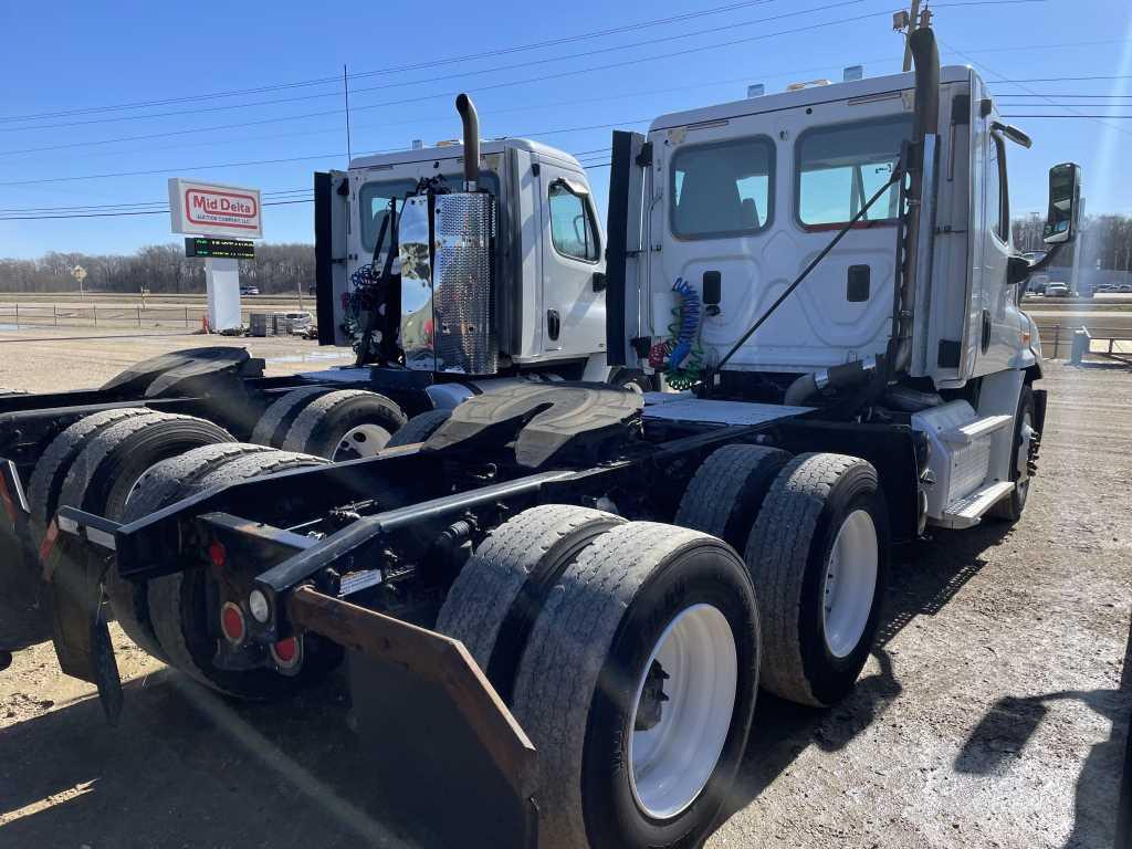 2013 Freightliner Cascadia Truck Tractor