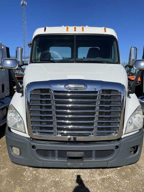 2013 Freightliner Cascadia Truck Tractor