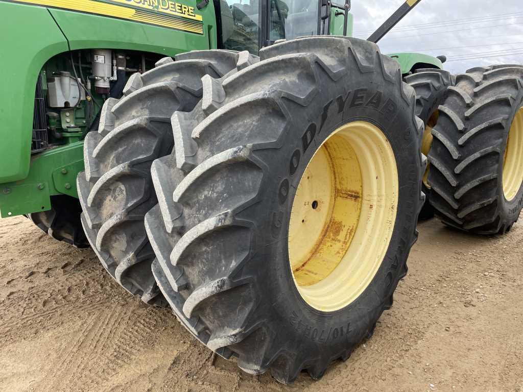 John Deere 9520 Tractor