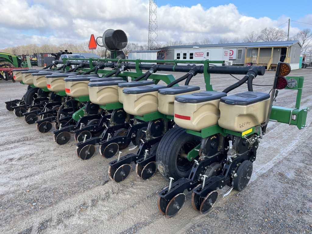 Great Plains YP825A Planter