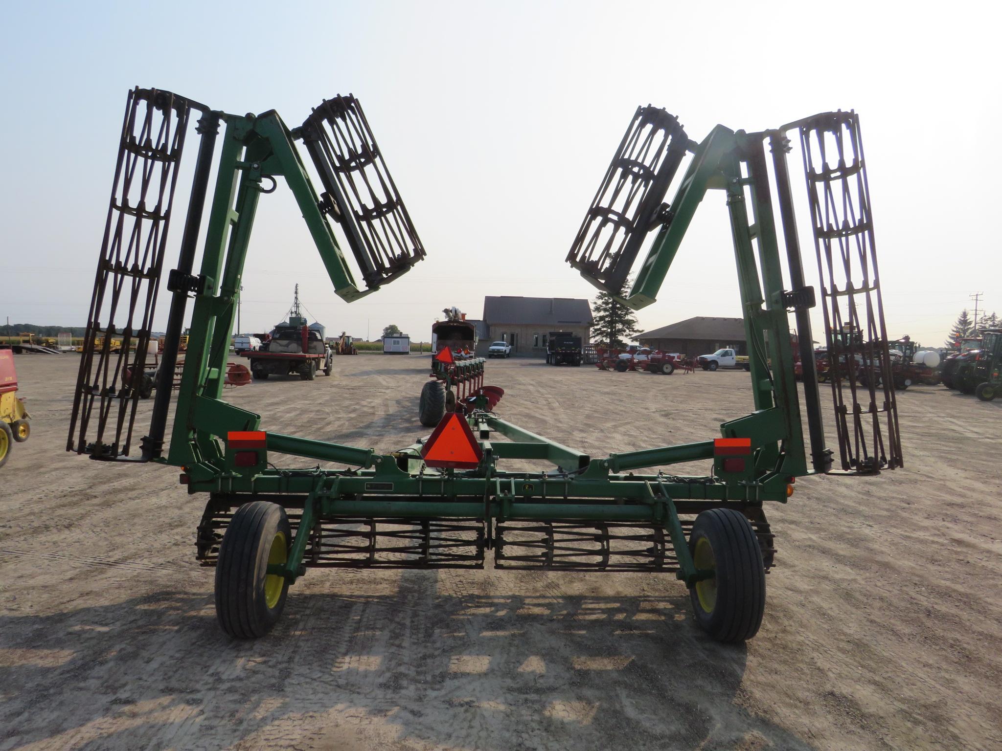 2016 JOHN DEERE 200 33' SEEDBED FINISHER