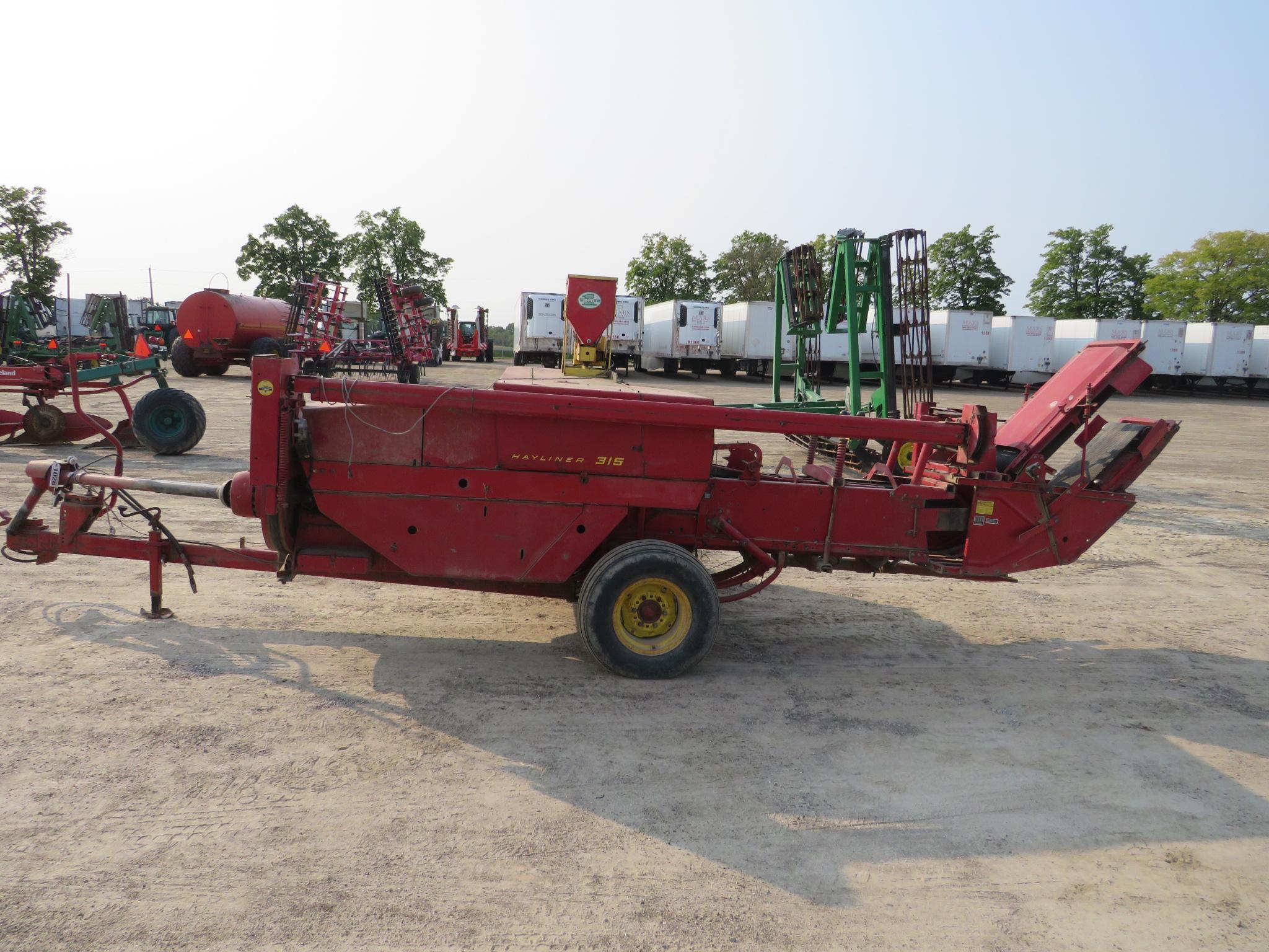 NEW HOLLAND 315 BALER W/ NH 70 BALE THROWER