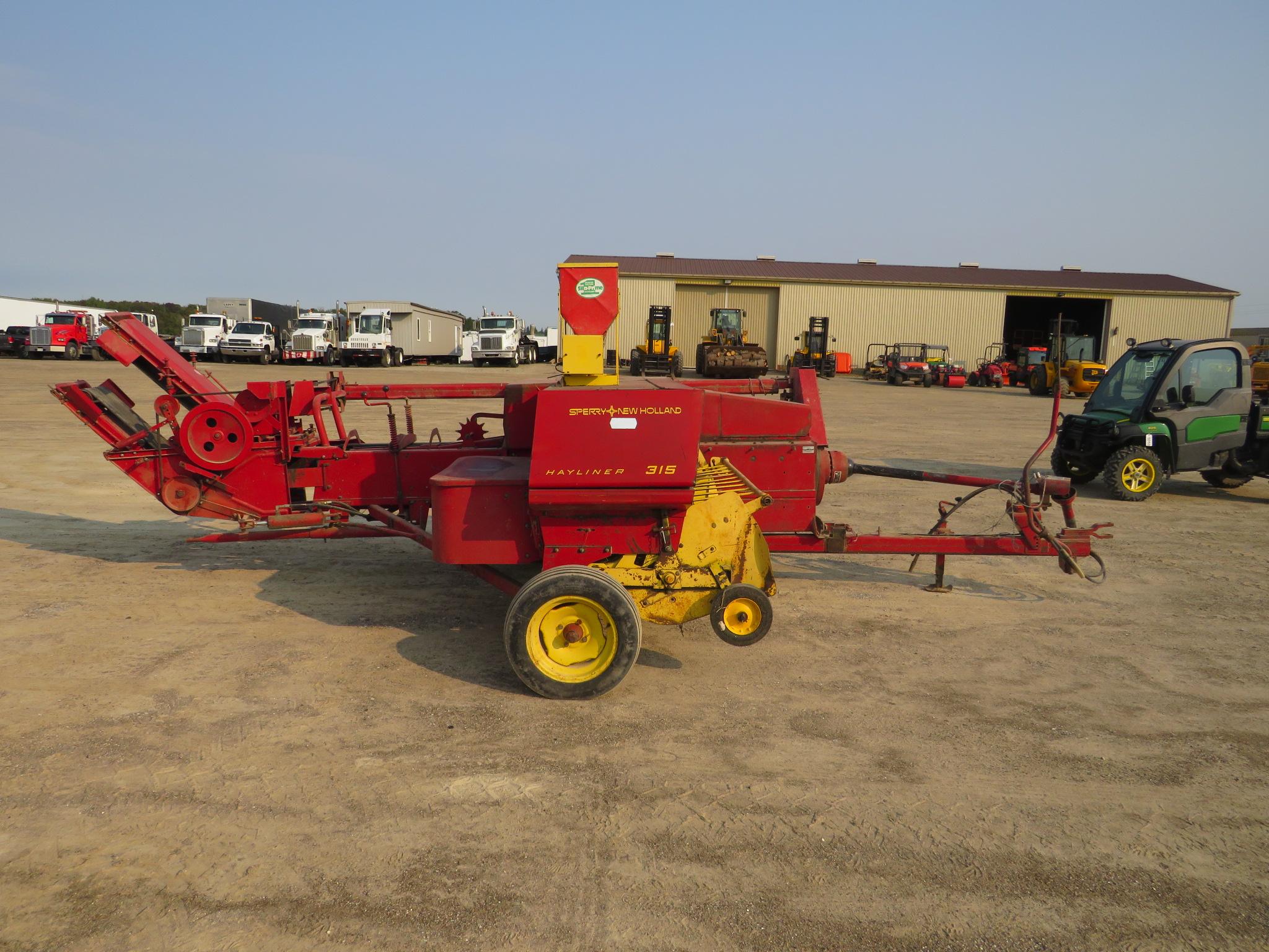 NEW HOLLAND 315 BALER W/ NH 70 BALE THROWER