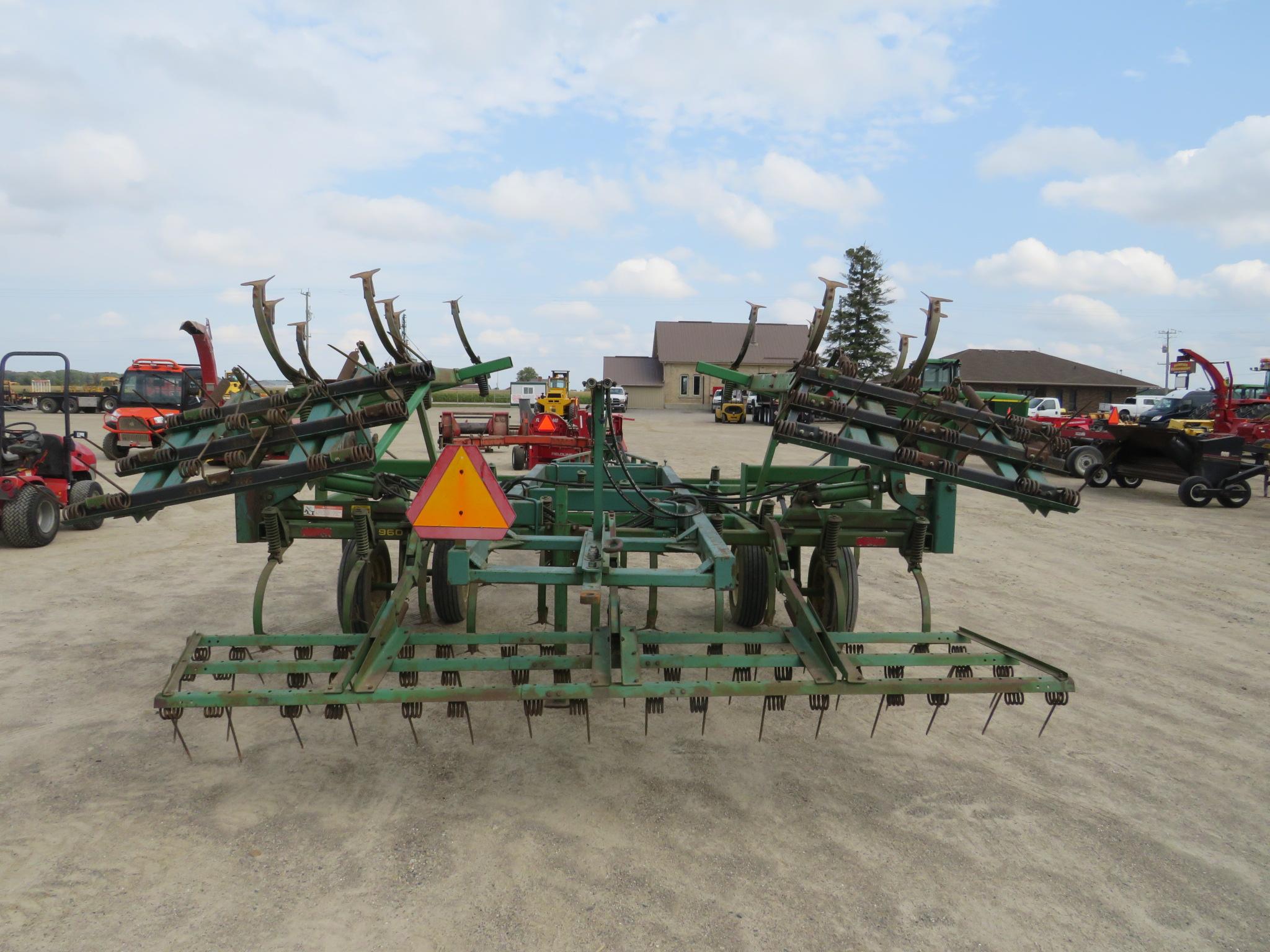 JOHN DEERE 960 20' CULTIVATOR