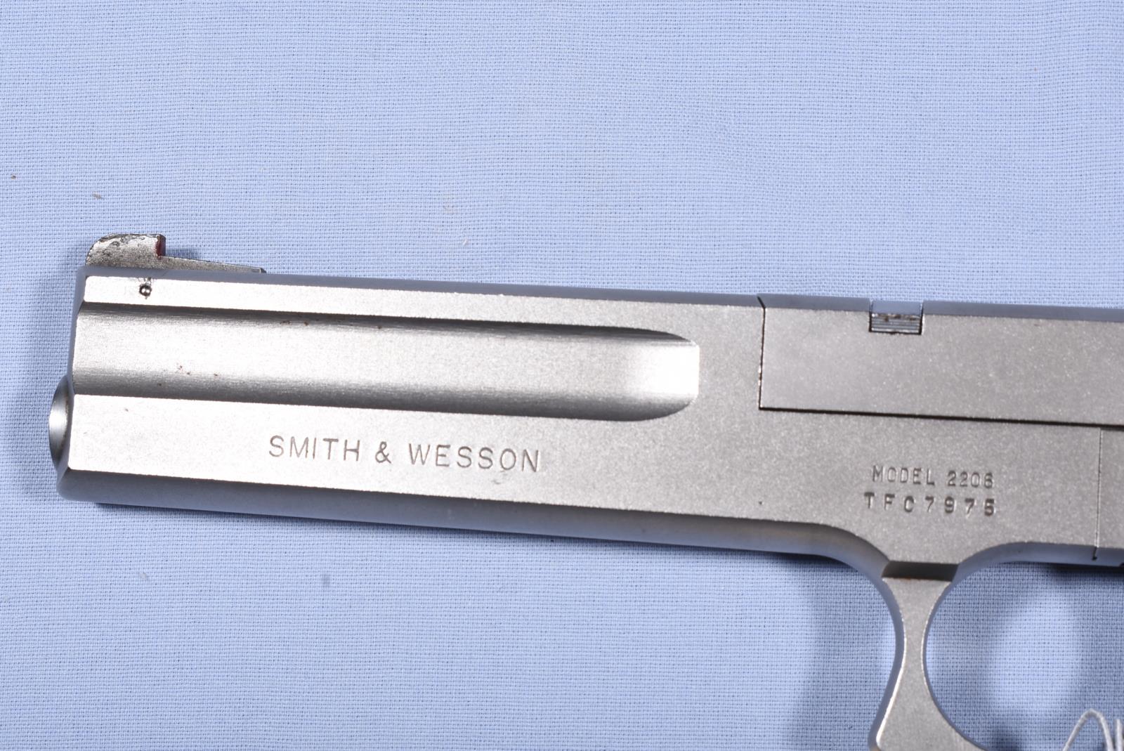 SMITH WESSON 2206, SN TFC7975