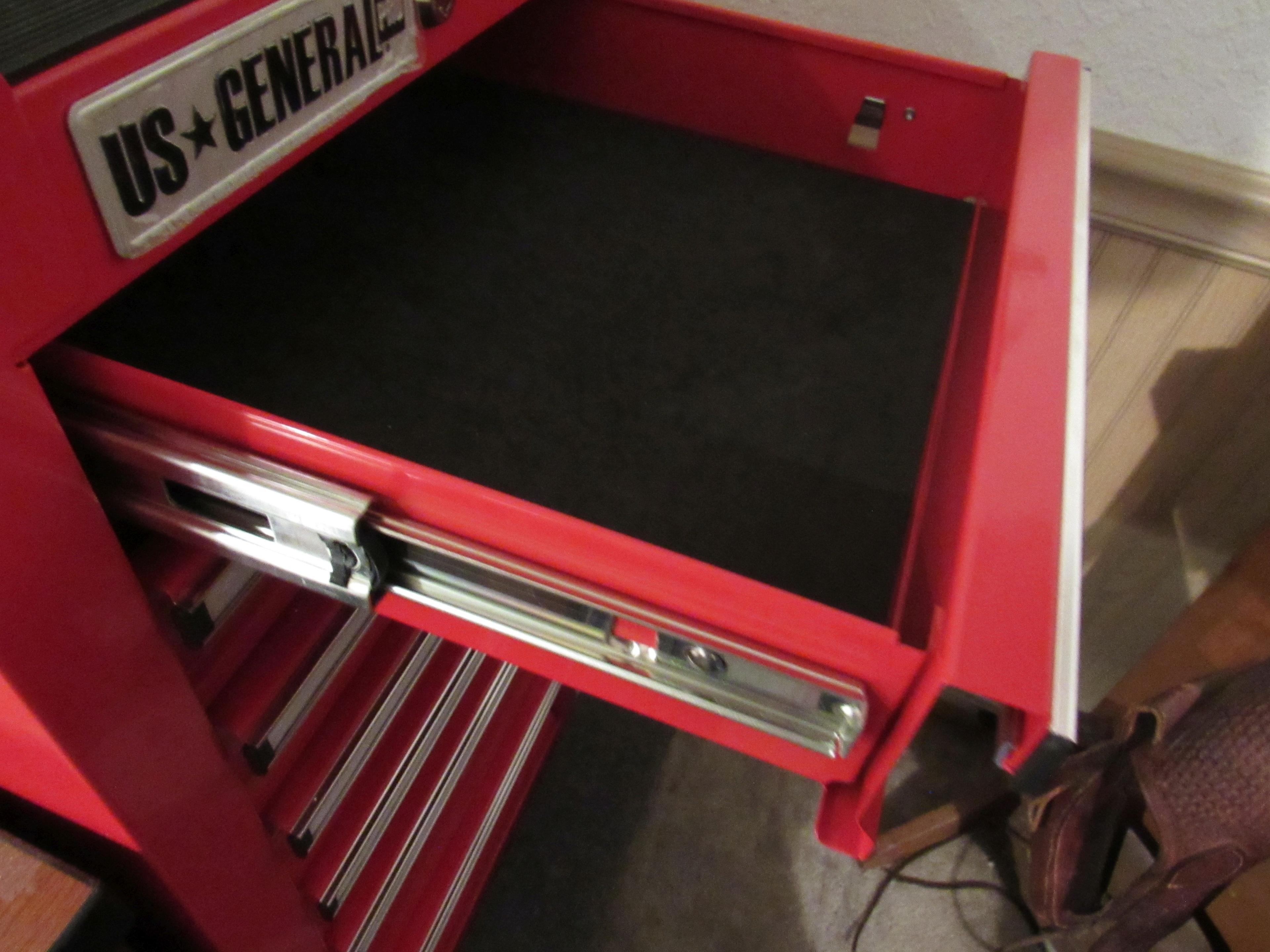 US General 7 drawer Tool locking cabinet with keys