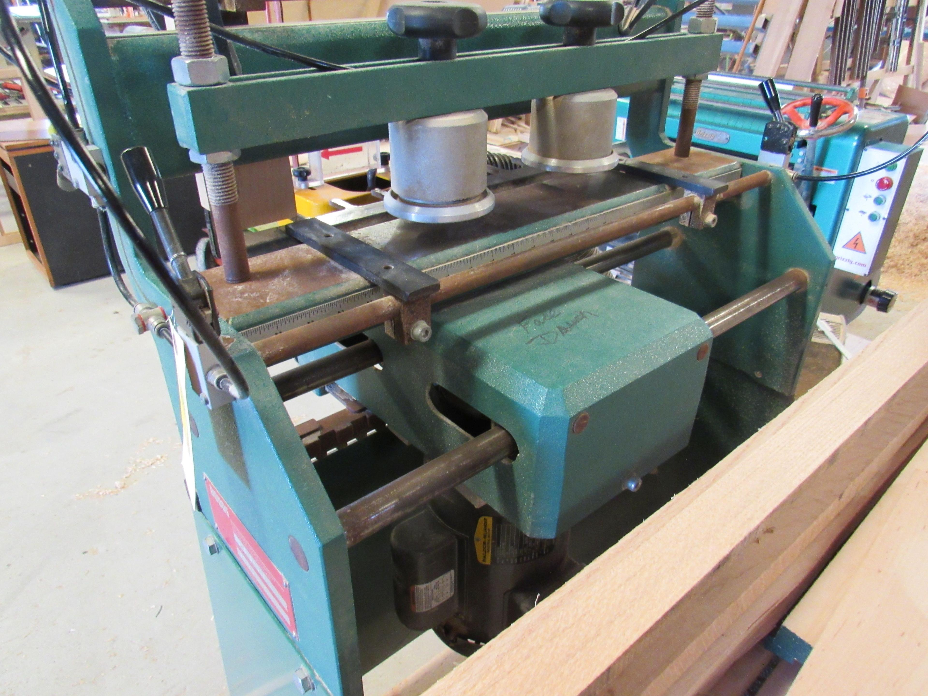 Dodds Model SE-1 single spindle dovetail machine