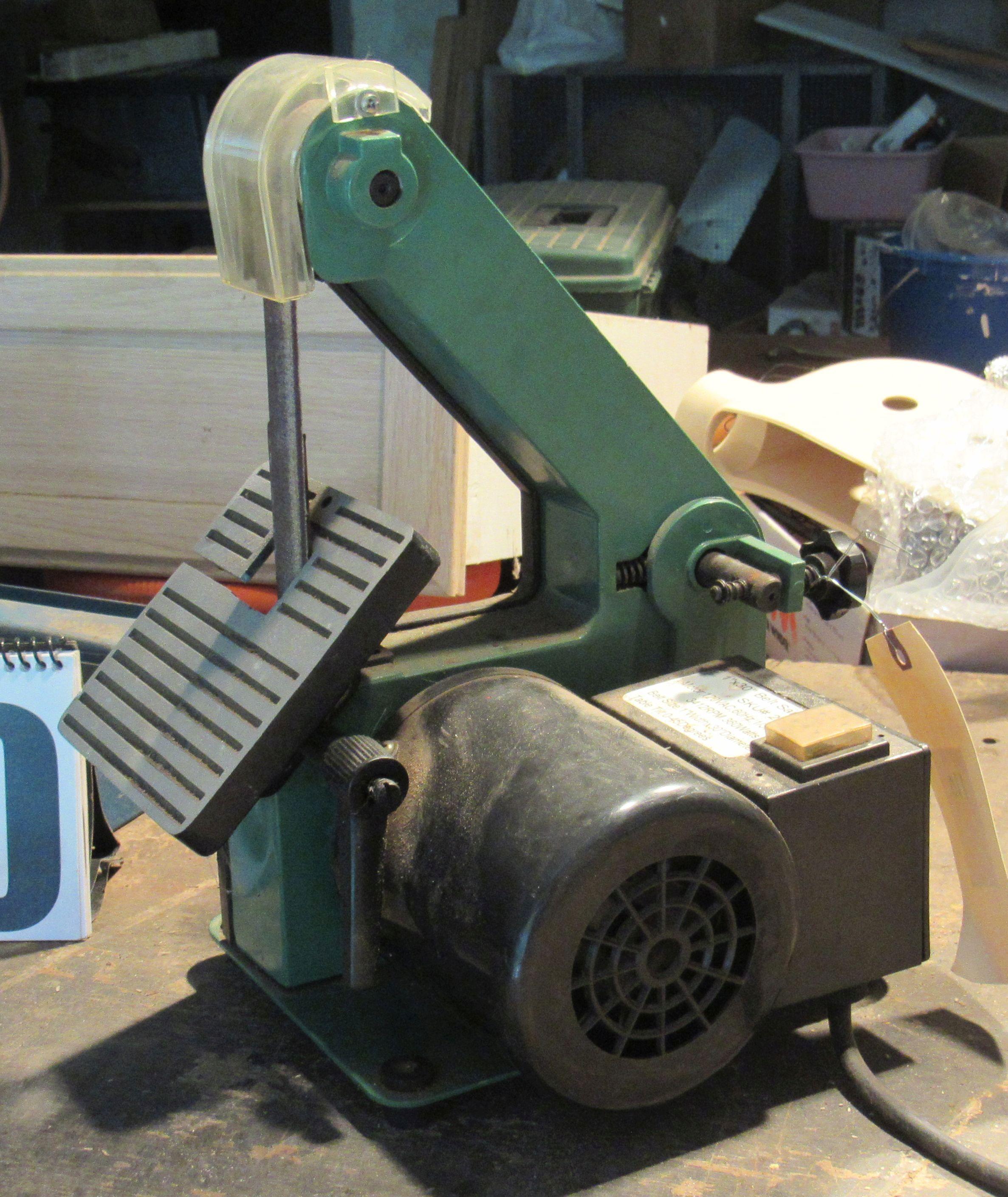 Central Machinery  1" x 30" belt sander 1/3 hp (tests good)