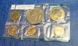 1977 uncirculated US coin set  - Ike dollar, Kennedy 1/2, Washington quarter, Jefferson nickle, Roos